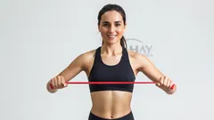 5 cviků s odporovou gumou pro pevné tělo a lepší kondici