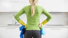 Jak se zbavit odolného tuku v kuchyni: Tipy pro zářivě čisté povrchy